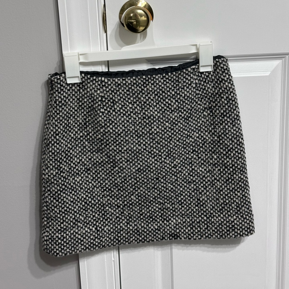 J. Crew tweed mini Wool Blend skirt
Size 2